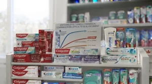 Enamel protection analysis: Colgate vs Crest vs Sensodyne. / Analyse de la protection de l'émail : Colgate vs Crest vs Sensodyne.