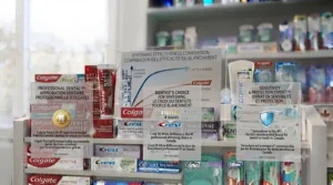 Dentist recommendations regarding Colgate vs Crest vs Sensodyne. / Recommandations de dentistes professionnels concernant Colgate vs Crest vs Sensodyne.